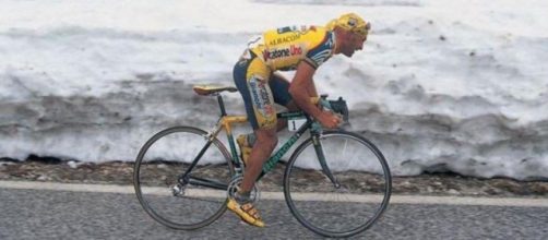 Marco Pantani sul Gran Sasso: il Giro d'Italia 2023 tornerà sulla montagna abruzzese.