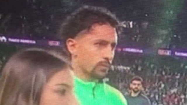 La réaction de Marquinhos pendant que l'hymne du Brésil est sifflé devient virale (capture YouTube)