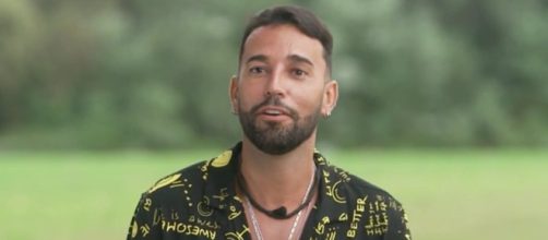 Omar Sánchez estrena su participación en 'Pesadilla en el pasaíso' admiendo su fobia por las cucharachas (Captura Telecinco)