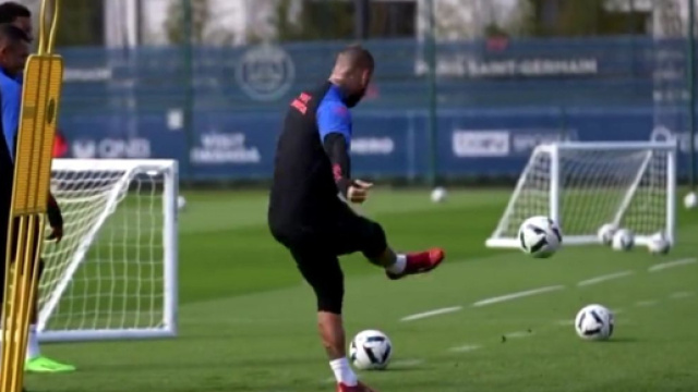 Sergio Ramos donne une leçon d’adresse à Ekitike et Mbappé, la vidéo buzze (capture YouTube)