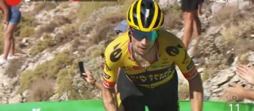 Ciclismo, Primož Roglič impegnato alla Vuelta España.