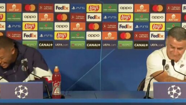 Mbappé et Galtier morts de rire lors d'une question posée par un journaliste sur le climat. (crédit Twitter)
