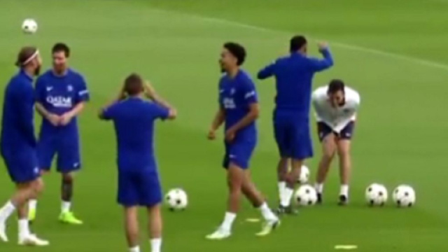 Neymar 'allume' un assistant de Christophe Galtier dans les parties, les joueurs morts de rire (YouTube)