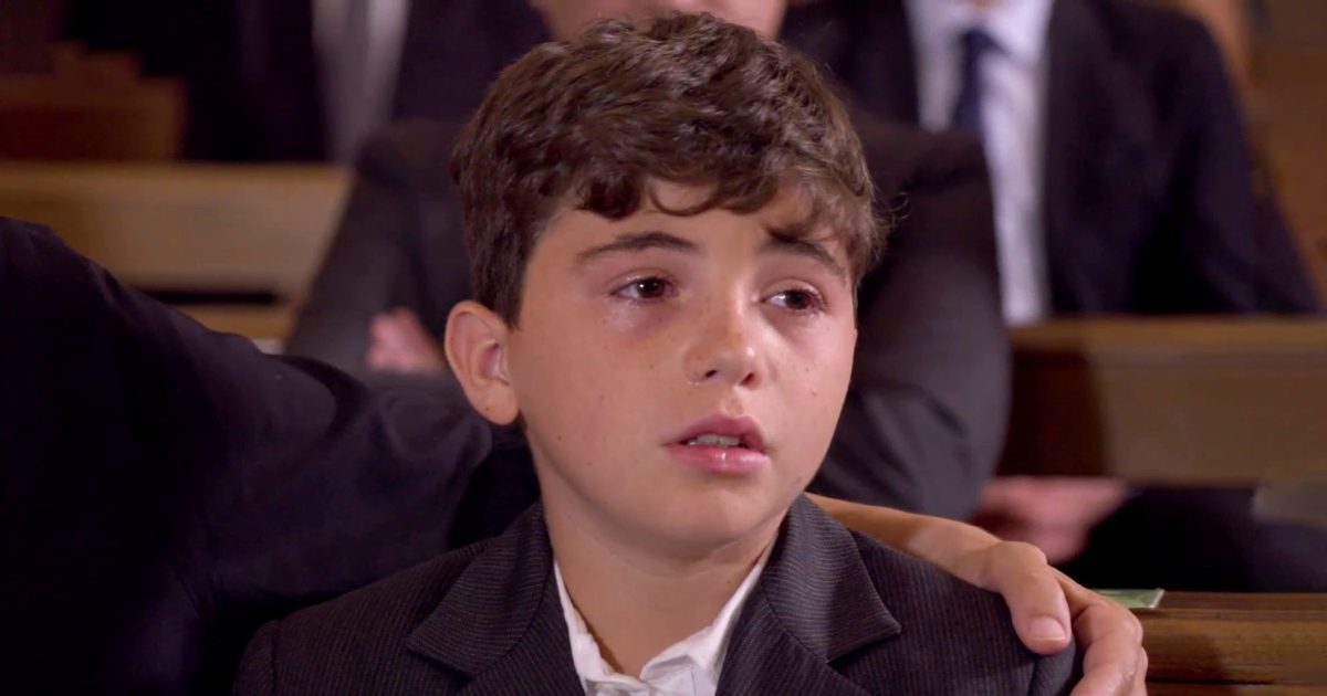 Upas, trame al 16 settembre: Niko porta la gemella in tribunale ma ...