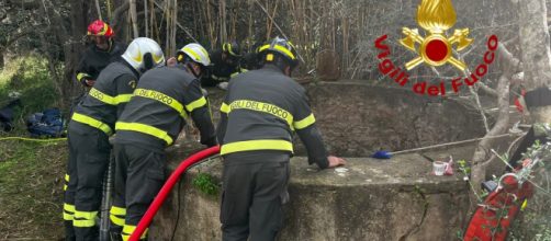 Un giovane si è calato nel pozzo per salvare il cane, muore annegato.