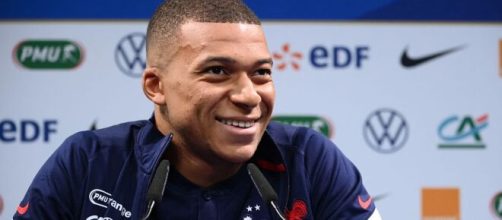 Kylian Mbappé pourrait arrêter les Bleus pendant un moment selon Daniel Riolo. (screenshot Twitter - @_le442)