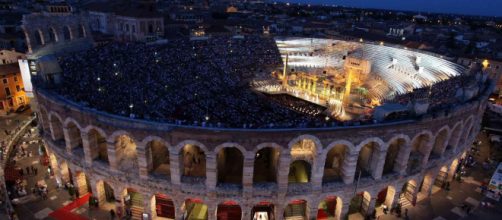 L'Arena di Verona festeggia il centenario del festival lirico.