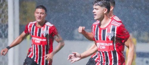 Tricolor venceu debaixo de chuva (Reprodução/Twitter/@SaoPauloFC)