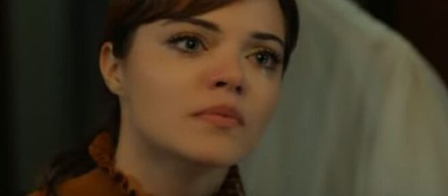 Terra amara, episodi futuri: Demir divorzia dalla moglie ma vuole la figlia Leyla con lui.