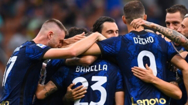 Verso Inter-Verona: in dubbio Barella e Calhanoglu, torna Dzeko dal primo minuto.