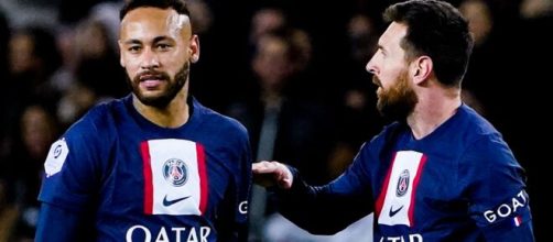 Neymar et Messi en froid avec le public du Parc des Princes. (screenshot Twitter - @_BeFootball)