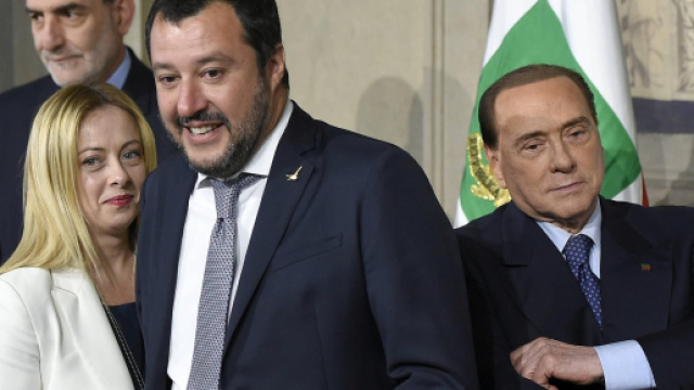 Sondaggi politici: il centrodestra in lieve calo nell'ultimo sondaggio Emg Different