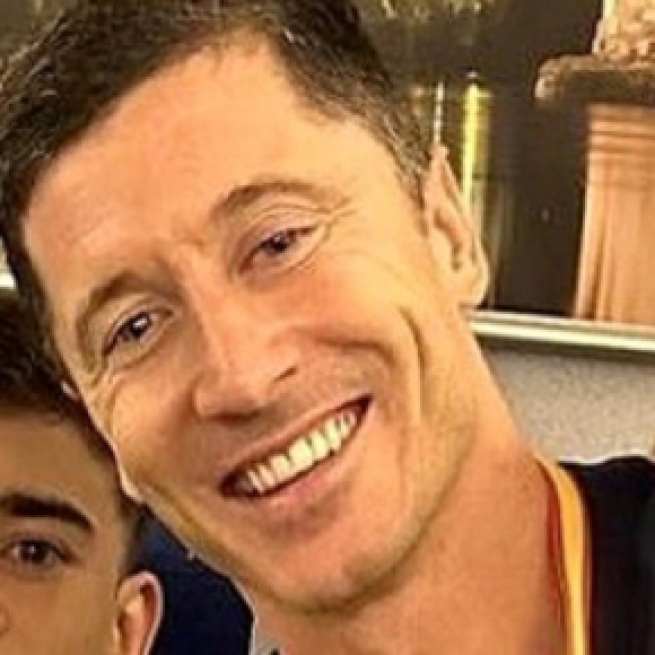 La photo entre Lewandowski et Gavi qui semble être son fils surprend les fans (capture compte officiel Facebook de RMC SPORTS)