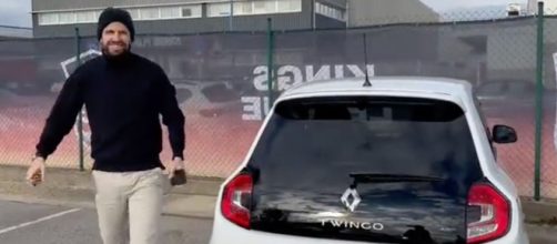 Gérard Piqué s'affiche au volant d'une Twingo @InvictosSomos