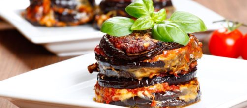 Parmigiana di melanzane: un delizioso piatto unico della tradizione culinaria italiana.