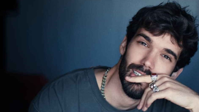 Oliver Ruano ha creato un marchio di gioielli chiamato 'Uncommon Nomads'.