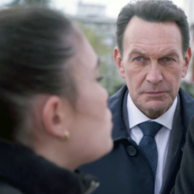 Un posto al sole, Alice (Fabiola Balestriere), Roberto (Riccardo Polizzy Carbonelli) e Marina (Nina Soldano)
