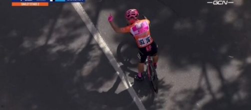Ciclismo, Alberto Bettiol si scusa per il lancio di borraccia al Tour Down Under.