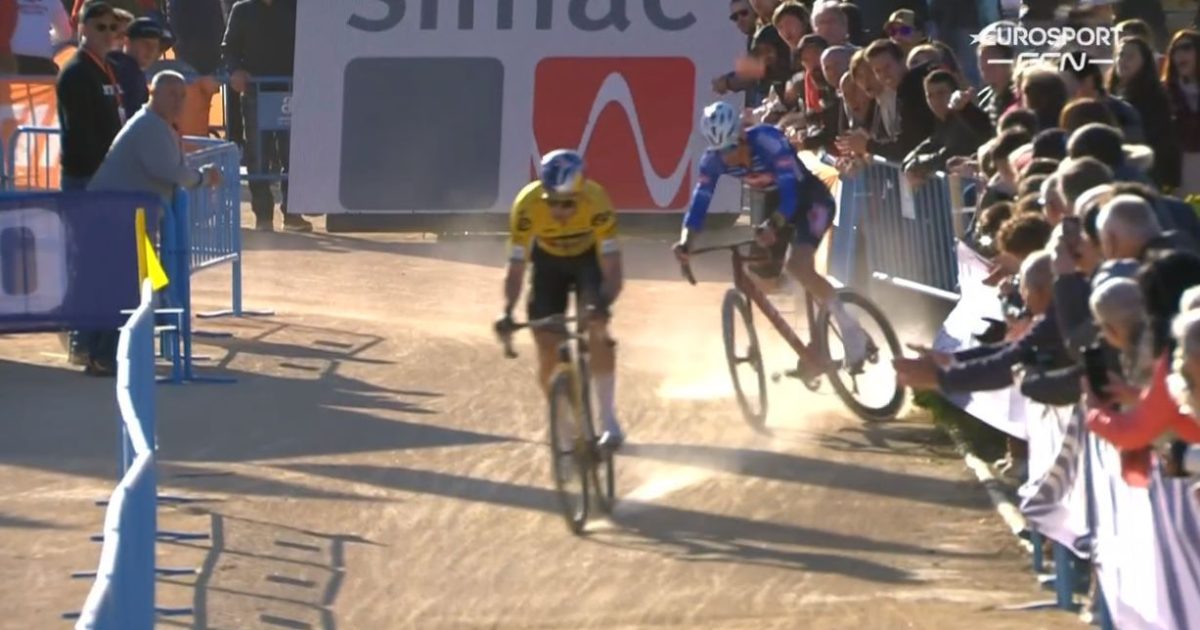 Ciclocross a Benidorm vince Mathieu V.d.Poel, duro scontro finale con van Aert (Video)