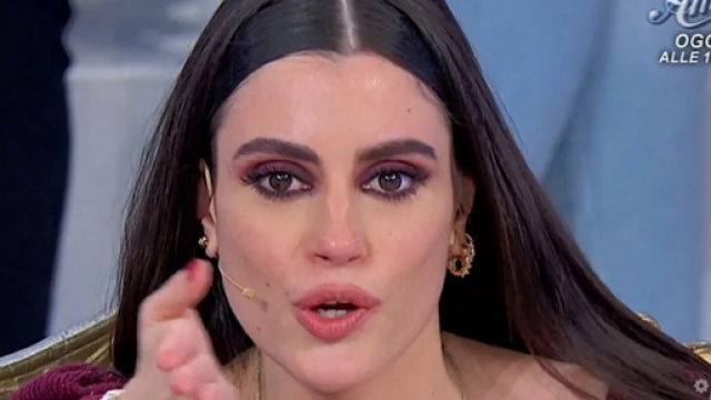 Uomini e donne, Lavinia rompe il silenzio prima della scelta: 'Ci sono momenti di tensione'.