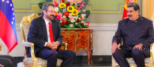 Nicolás Maduro recibió al nuevo embajador español en el Palacio de Miraflores (Twitter/NicolasMaduro)