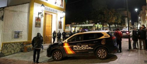La Policía Nacional frente a una de las iglesias de Algeciras implicadas en el atentado supuestamente terrorista (RR SS)