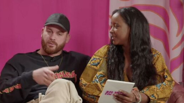 Raphaël Pépin relance sa guerre avec son vieil ennemi Bastos dans les paroles de sa chanson. (Screenshot @AJA)