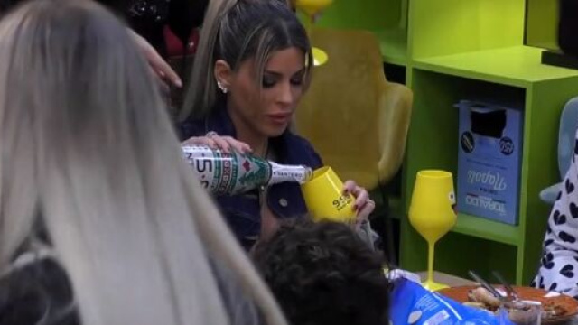 GFVip 7, Milena e Antonella cercano il vino nascosto da Oriana e Luca (Video).