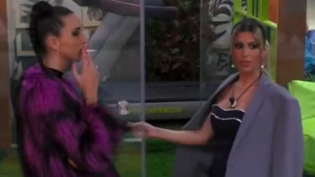 GFVip7, George imbarazzato dopo uno scambio di battute piccanti tra Oriana e Giaele (Clip).
