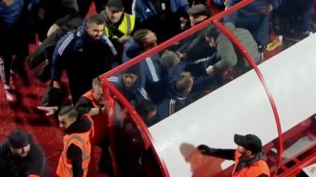 Scènes tendues à la fin d'Ajaccio-OL ce dimanche soir. (screenshot Twitter Canal+ - @CanalplusFoot)