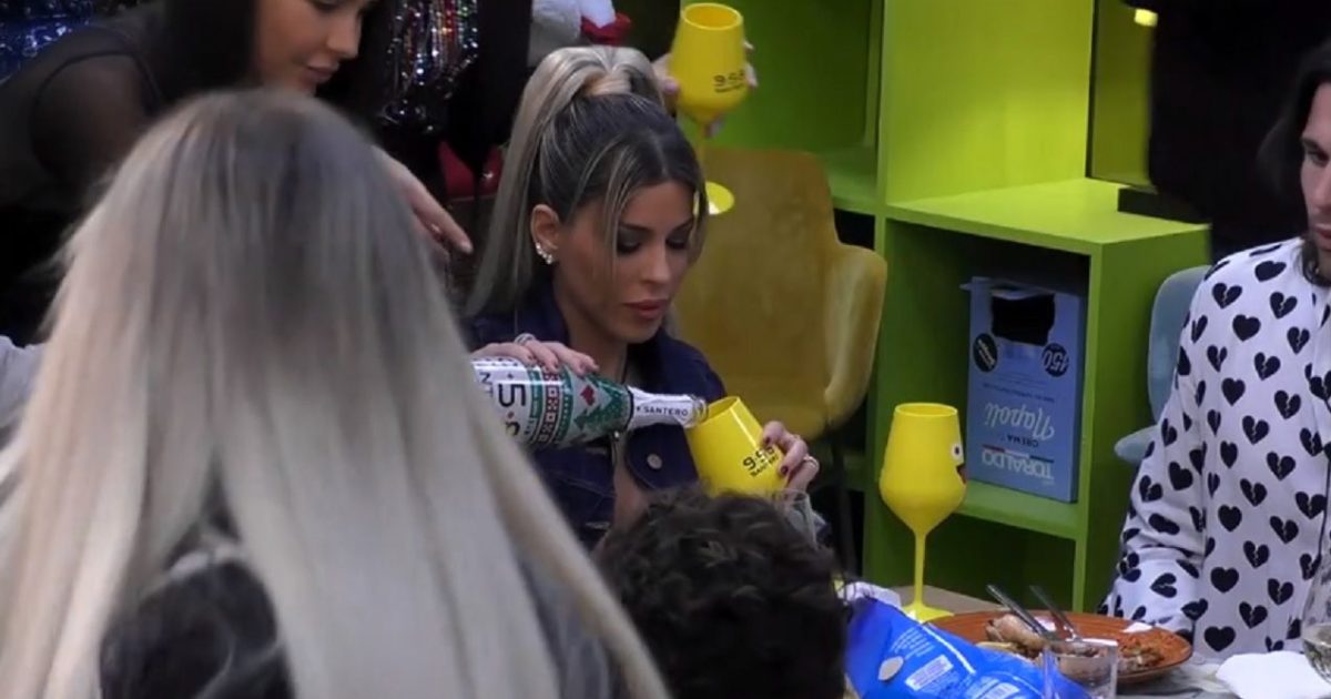 GFVip 7, Milena E Antonella Cercano Il Vino Nascosto Da Oriana E Luca ...