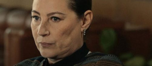 Terra amara, episodio del 9/01: la signora Yaman e l'ex convocati in questura.