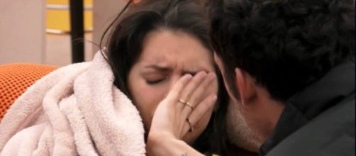 Antonella piange per Edoardo, crisi notturna.