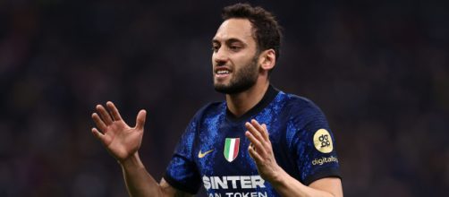 Inter, su Calhanoglu c'è il Manchester United.