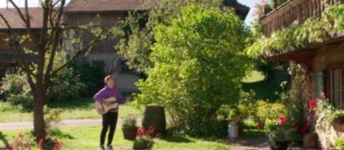 Tempesta d'amore, trame tedesche: Max tenta di riconquistare Vanessa con una serenata.