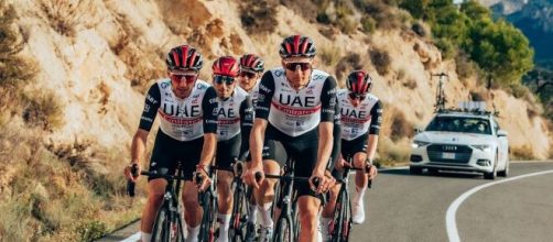 Ciclismo, la UAE Emirates di Tim Wellens in allenamento.