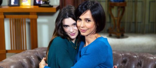 Un posto al sole, Elena Giordano (Valentina Pace) e Alice Pergolesi (Fabiola Balestriere).