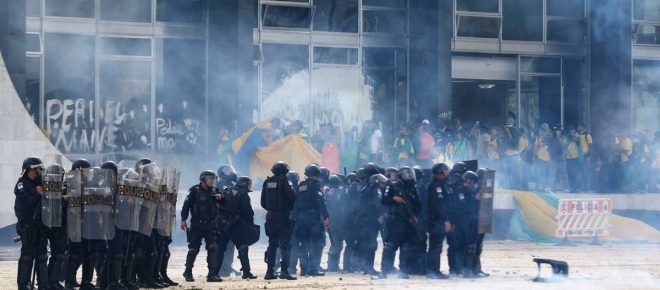 Especialistas apontam erros que levaram às invasões em Brasília