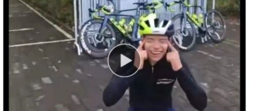 Ciclismo, il video che ritrae Madis Mihkels.