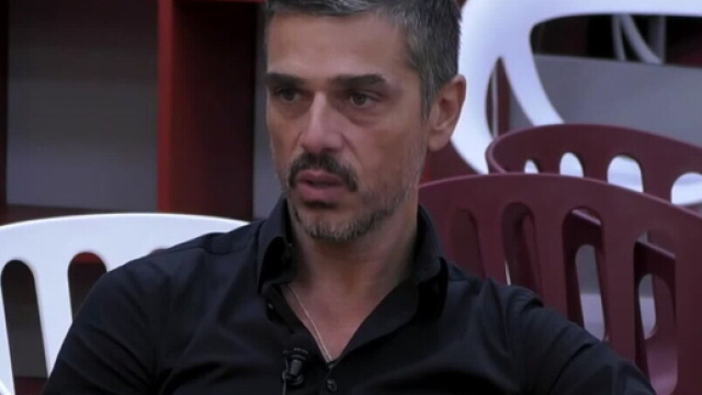 GF, ex moglie di Varrese risponde a un commento sui social: 'Ci siamo lasciati'.