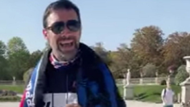 Julien Cazarre à Paris (capture chaine YouTube officielle de Julien Cazarre)