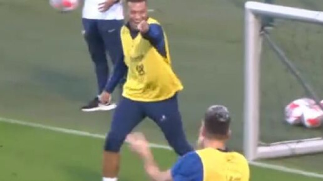 Kylian Mbappé sous les couleurs de l'EDF (capture Twitter @equipedefrance)