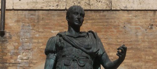 Statue of Julius Caesar in Rimini, Italy (Image source: Sethiprime/Wikimedia Commons)