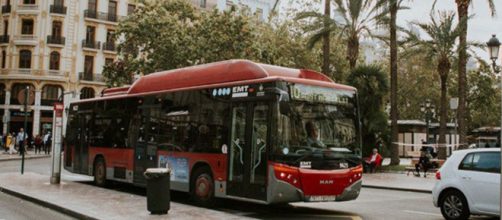 La línea tuvo que ser interrumpida tras la amenaza de bomba (X, @emtvalencia)