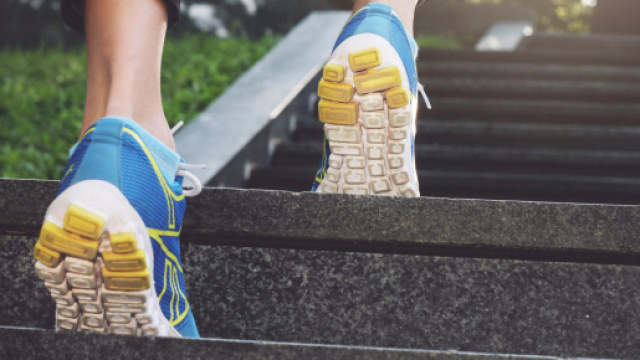 50 scalini saliti al giorno possono allungare la vita: lo conferma uno studio scientifico.