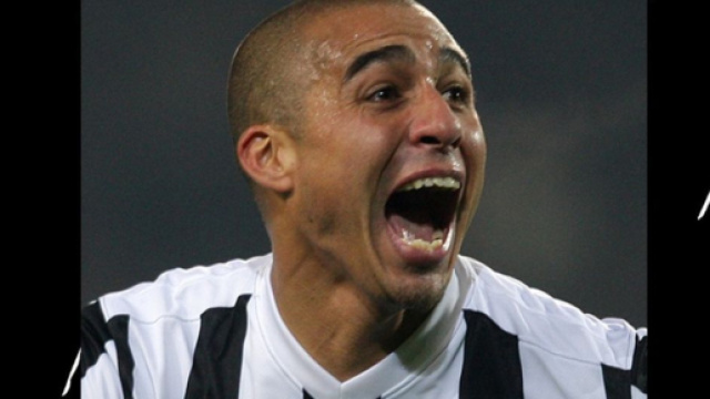 La Juve fa gli auguri a Trezeguet, sui social i tifosi in delirio: 'Centravanti unico'.