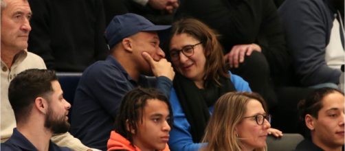 Kylian Mbappé et sa mère Fayza Lamari (capture Twitter @panams75)