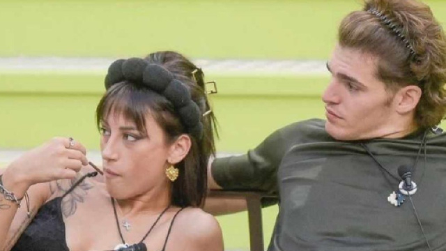 GF, Paolo si dichiara a Letizia: 'Ho ammesso a me stesso che mi piaci'.