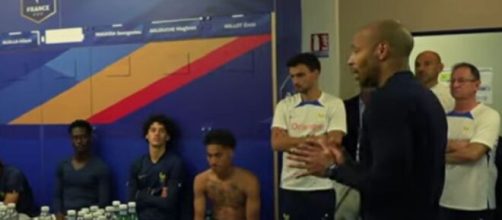 Thierry Henry avec les Bleuets (capture chaine YouTube Fédération Française de Football)
