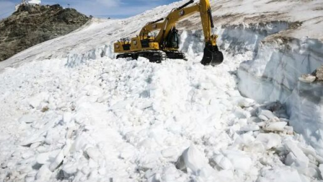 Speed opening Cervinia-Zermatt: polemica per gli interventi sul ghiacciaio del Teodulo.